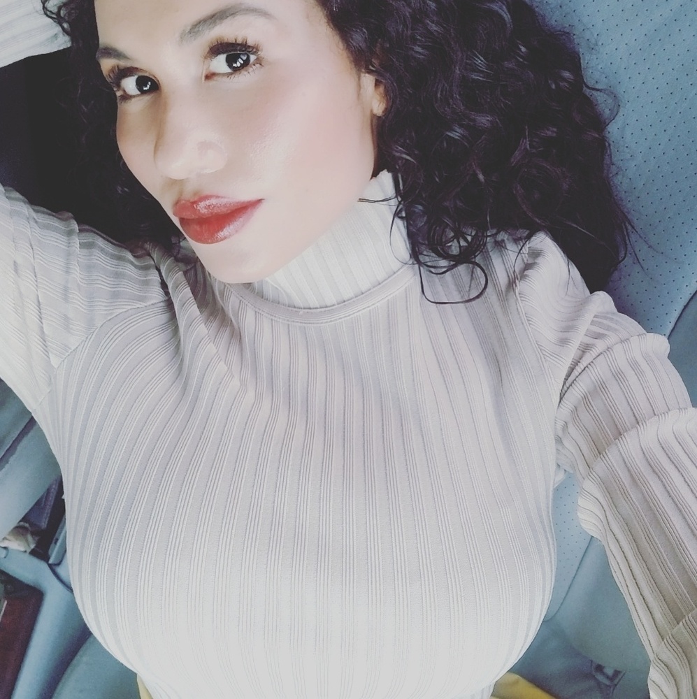 Meet your Posher, Claudia